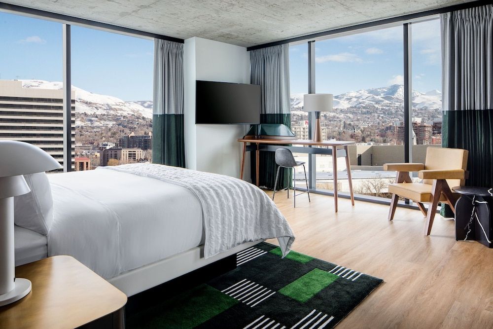 Classic Room, 1 King Bed (Hearing Accessible)