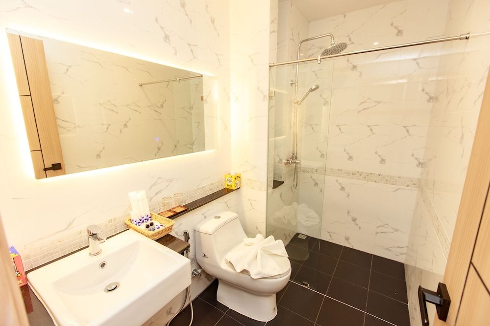 Siri Hotel Lumphun Deluxe Double Room 4