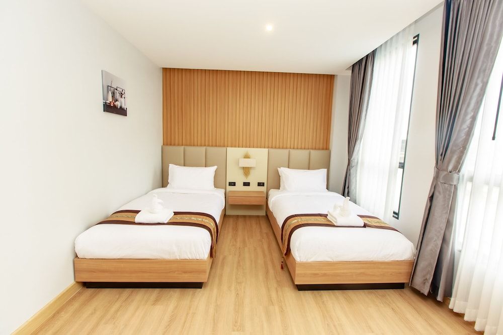 Siri Hotel Lumphun Deluxe Twin Room 2