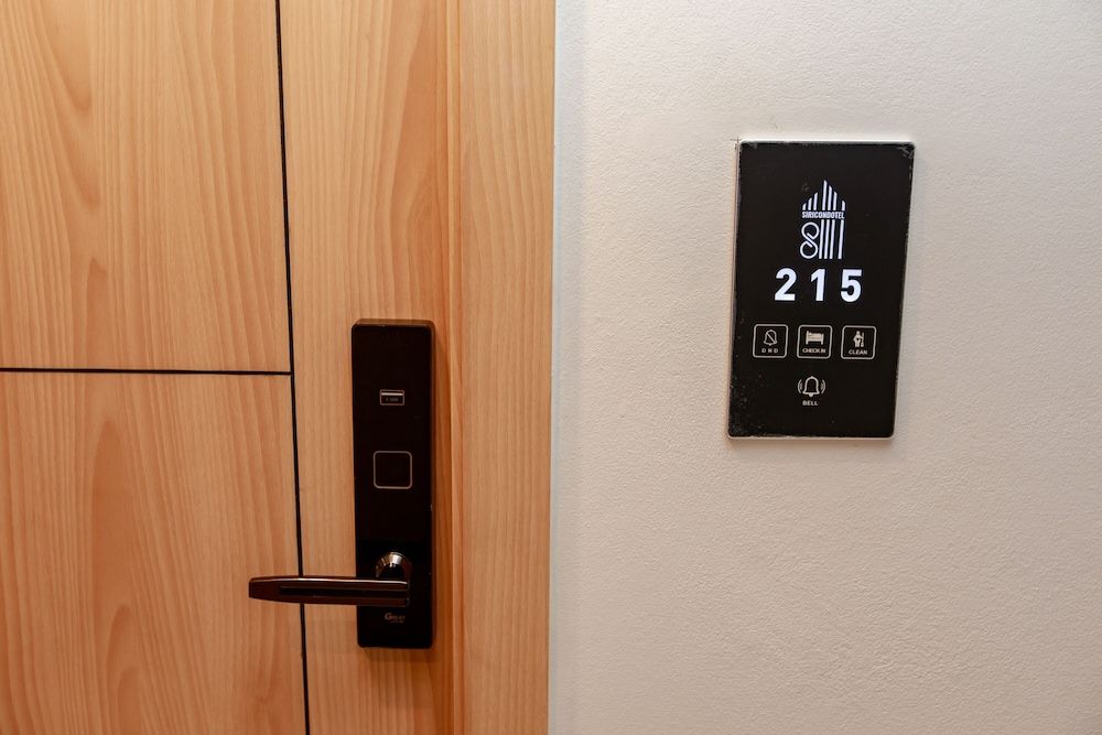 Siri Hotel Lumphun Deluxe Twin Room 7