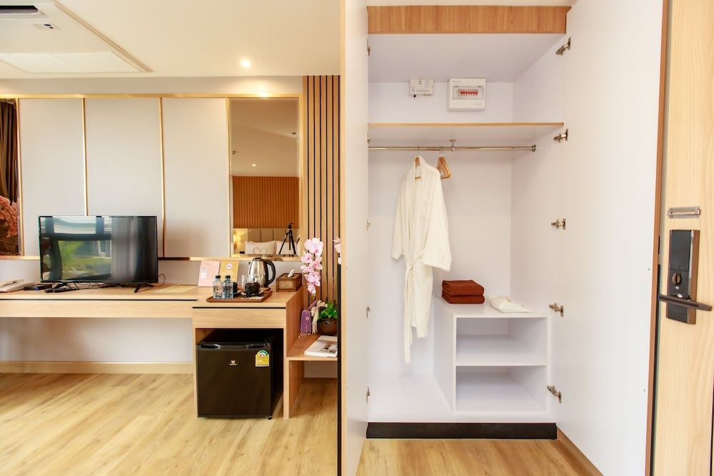 Siri Hotel Lumphun Deluxe Double Room 3