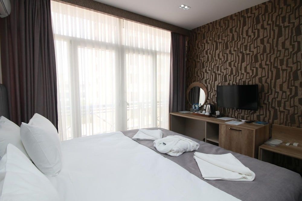 Home Suites Baku - Halal Hotel Superior Double Room, 1 King Bed 11