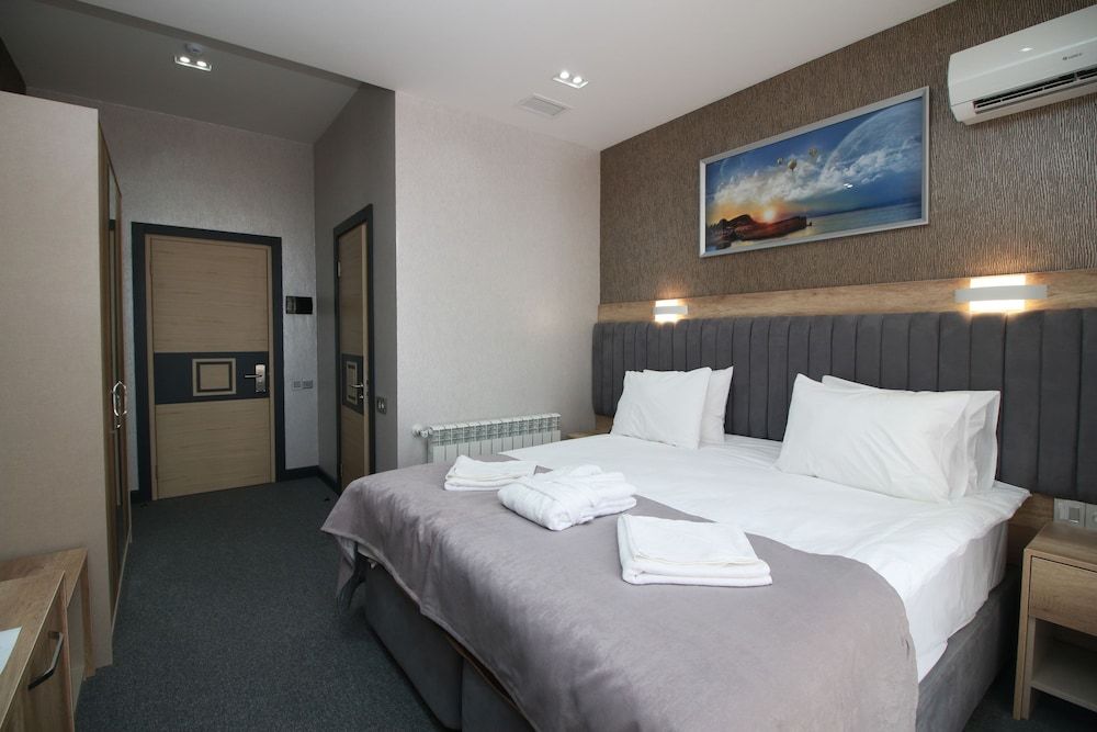 Home Suites Baku - Halal Hotel Superior Double Room, 1 King Bed 3