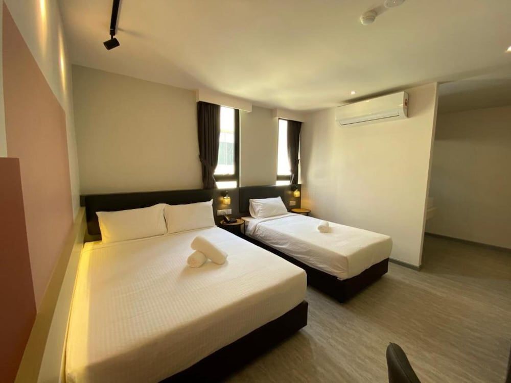 Woco Boutique Hotel Kinrara Deluxe Triple Window 2