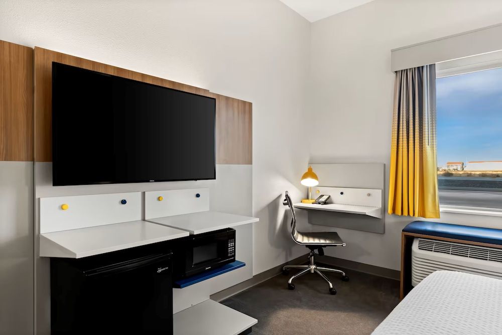 Holiday Inn Express & Suites George Quincy South by IHG Suite, 1 King Bed 6