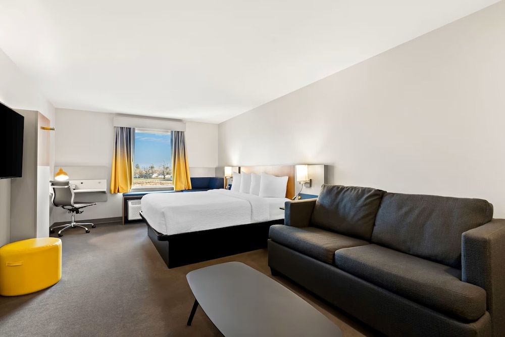 Suite, 1 King Bed, Accessible (Mobility, Accessible Tub)