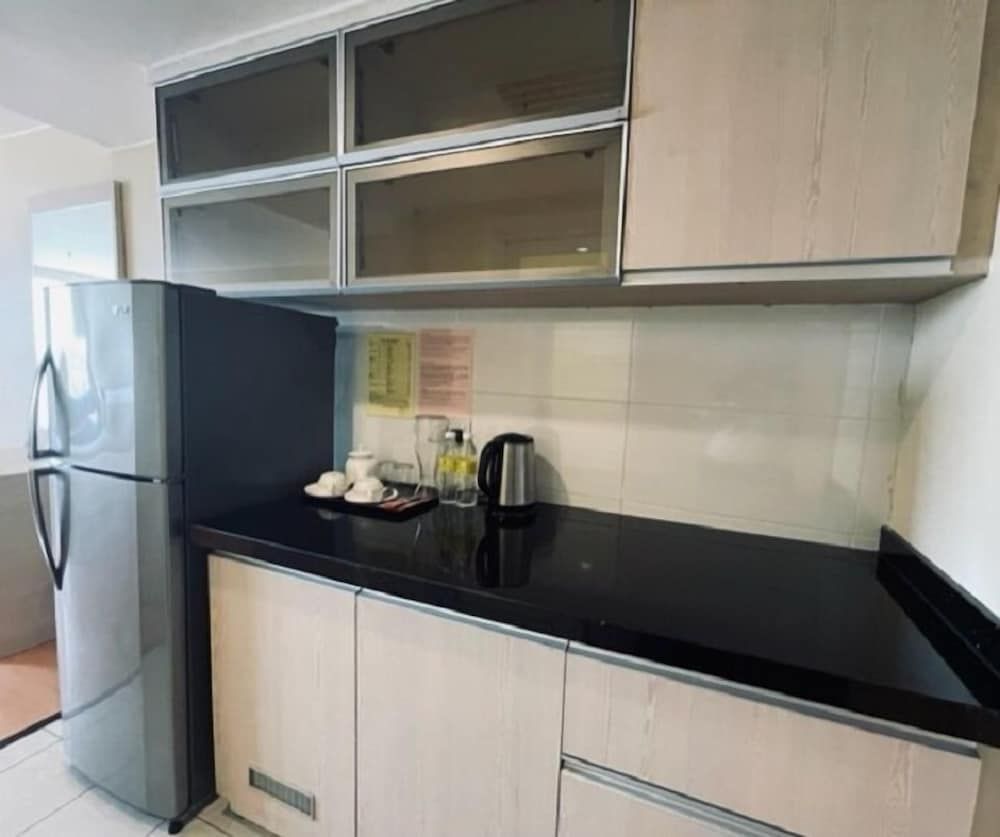 Jinhold Apartment Hotel Bintulu Deluxe Twin Room, 2 Twin Beds, Balcony 3