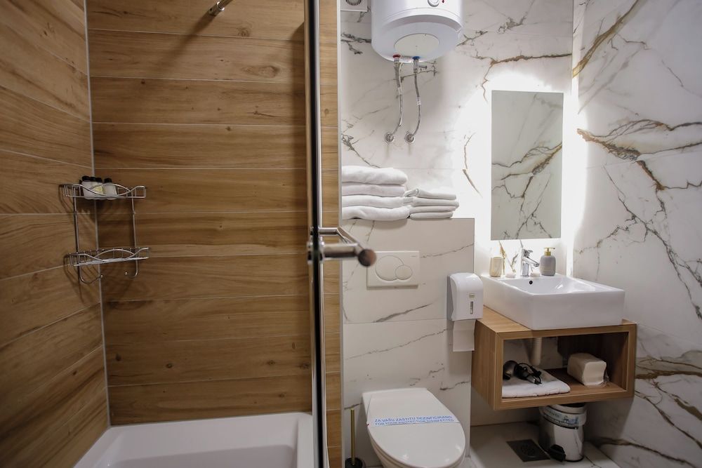 Hotel Emen Family Room (Deluxe) 6