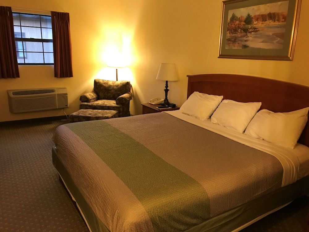 Motel 6 Bloomsburg, PA Deluxe Room, 1 Queen Bed, Accessible, Non Smoking 2