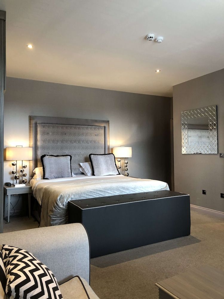 The Eccleston Hotel, BW Signature Collection Family Room, 1 King Bed, Non Smoking (Shower Only;with Sofabed) 2