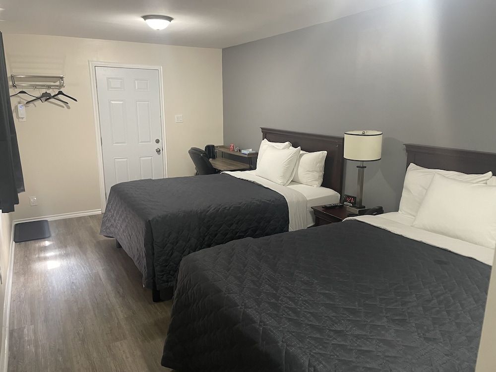 Nites Inn Motel Economy Double Room, 2 Queen Beds 3