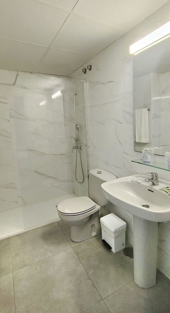 Sol Almería Basic Twin Room, Private Bathroom 3