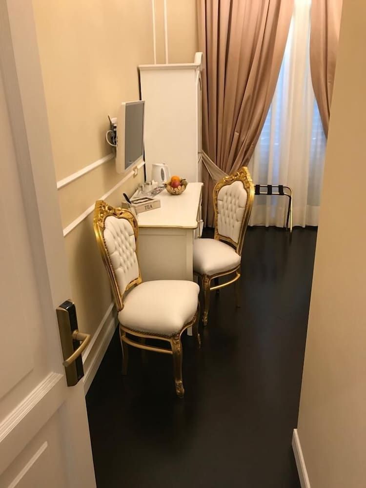 B&B Kingsman Superior Twin Room 9