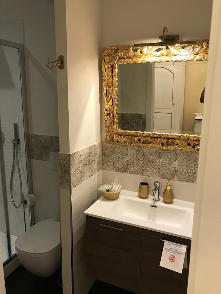 B&B Kingsman Superior Twin Room 5