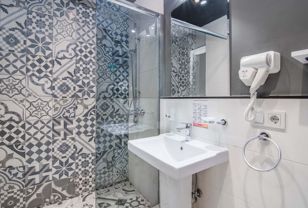 Hotel Elesa Family Room 4