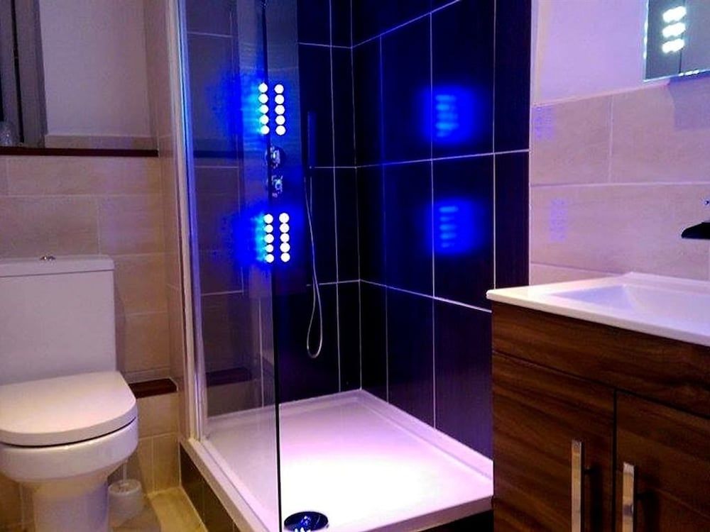 The George Inn Basic Twin Room 3