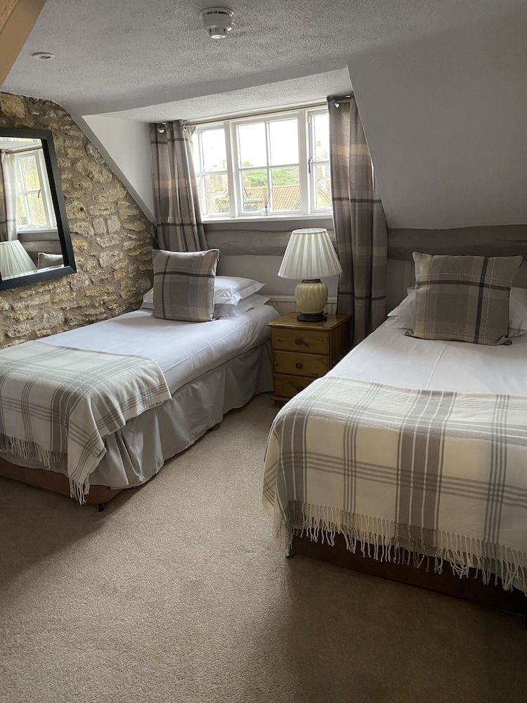 The George Inn Basic Twin Room 5