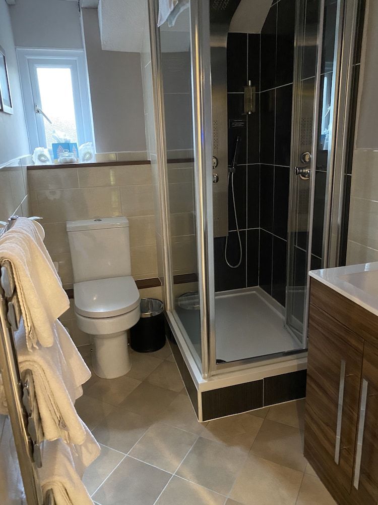 The George Inn Basic Twin Room 4