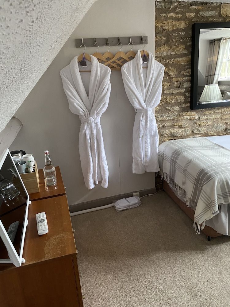 The George Inn Basic Twin Room 2