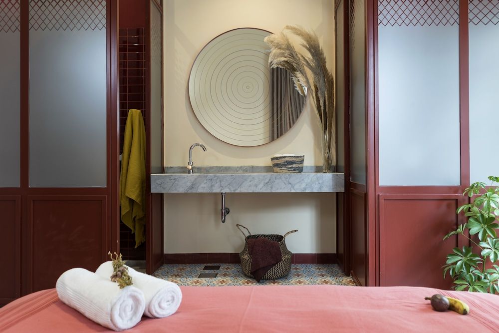 Lost Lost on the Stairs,with Balcony 4