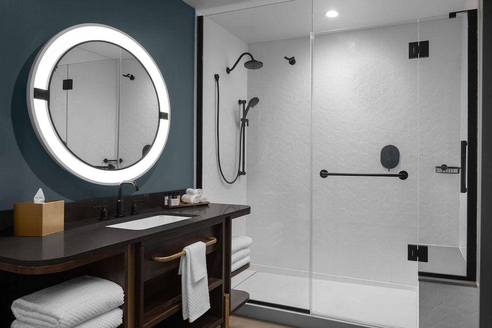 Suite, 1 King Bed, Accessible (Mobility & Hearing, Roll-In Shower)