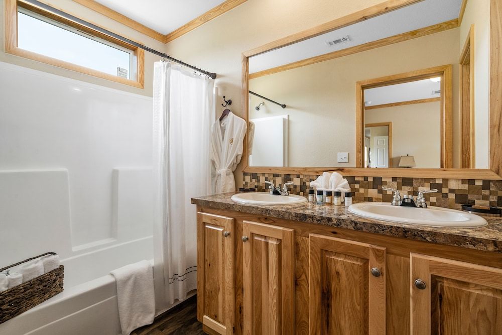 The Hideout Golf Club & Resort Ranch House Cabin 3