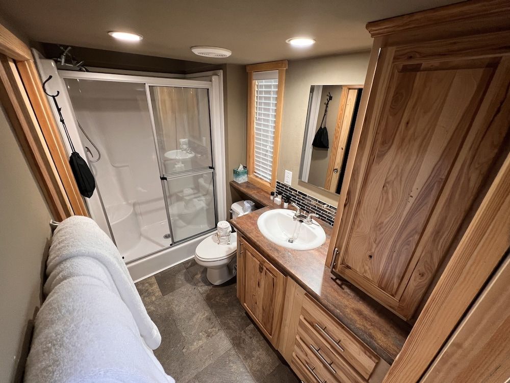 The Hideout Golf Club & Resort Cabin 7