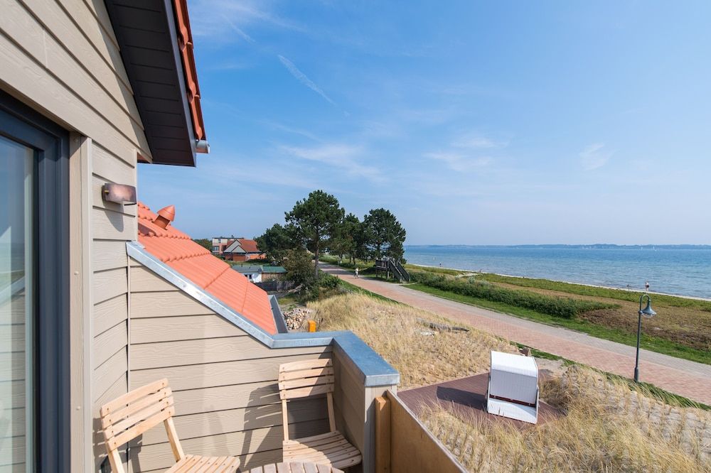 Ostsee-Strandhaus-Holnis Deluxe Apartment, 2 Bedrooms, Sauna, Sea View (Dnenhaus) 4