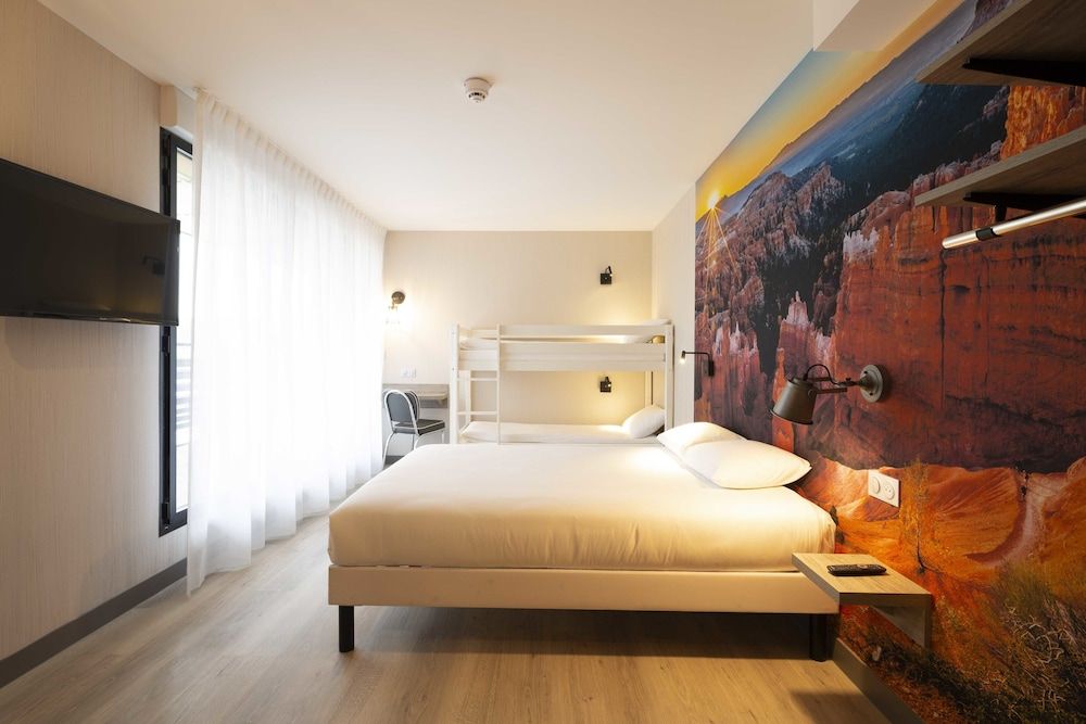 Break Hotel Quadruple Room, Multiple Beds 3