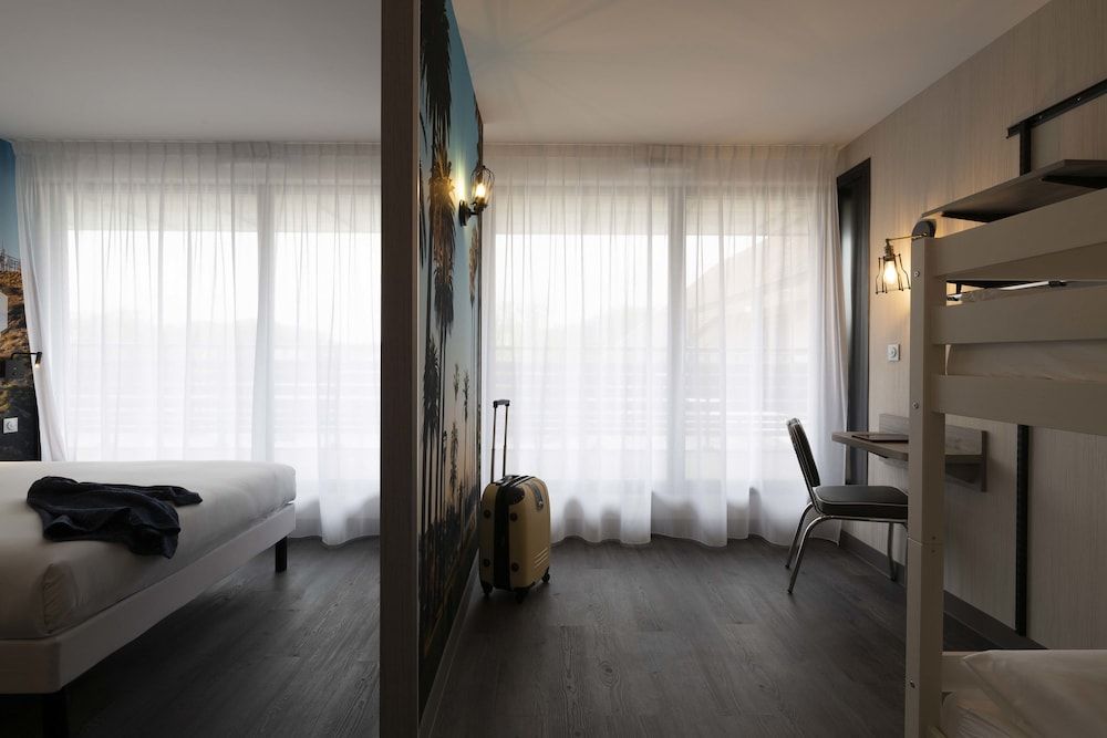 Break Hotel Quadruple Room, Multiple Beds 6