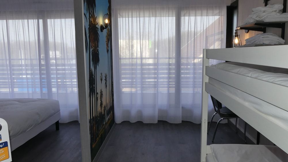 Break Hotel Quadruple Room, Multiple Beds 5