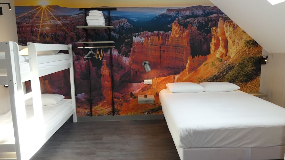 Break Hotel Quadruple Room, Multiple Beds 2