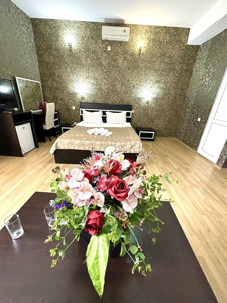 undefined Qeroli old town 2