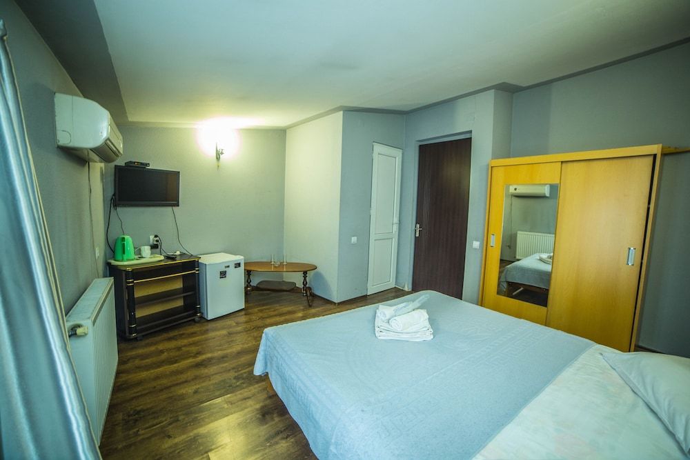 undefined Qeroli old town 9