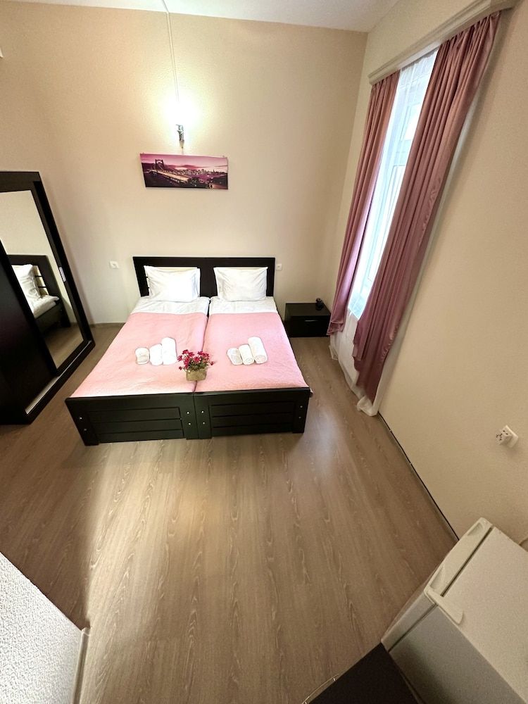 undefined Qeroli old town 3