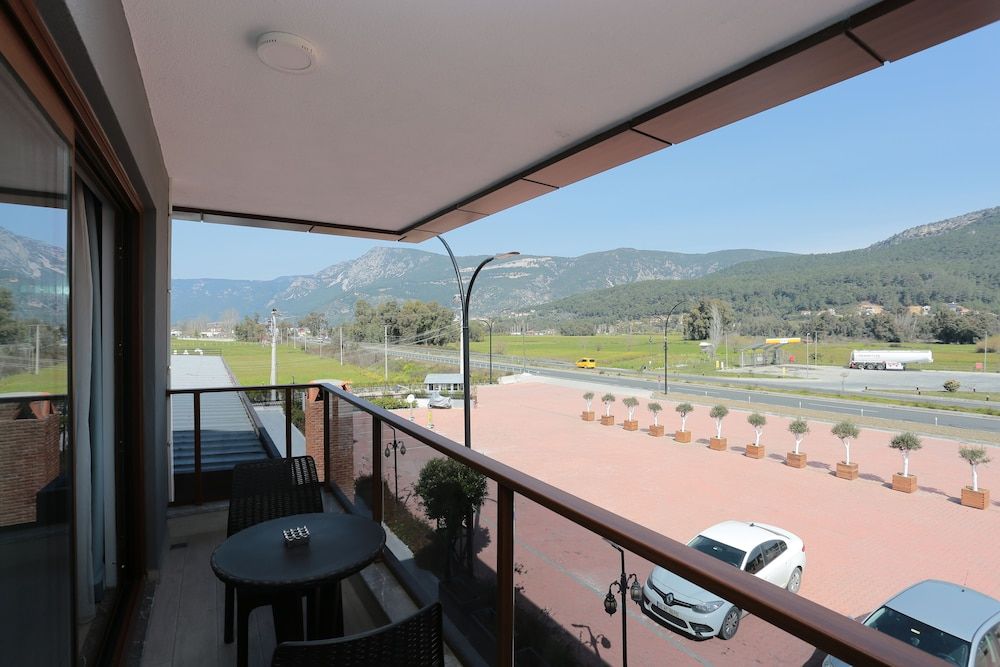 Çalcalar Hotel Standard Room 12