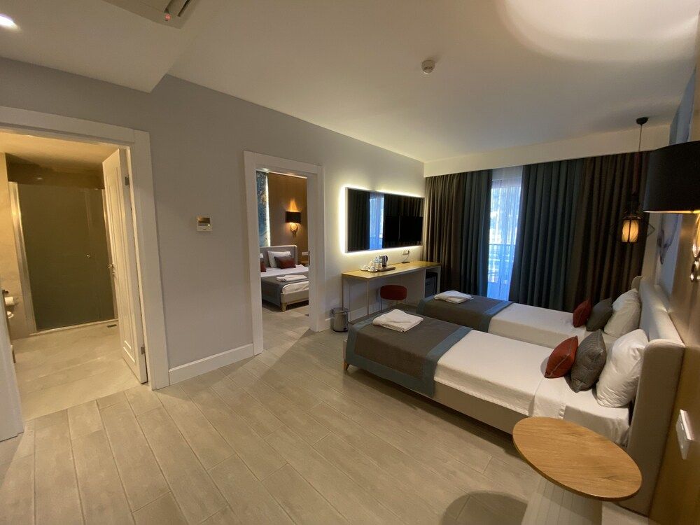 Çalcalar Hotel Family Room 3