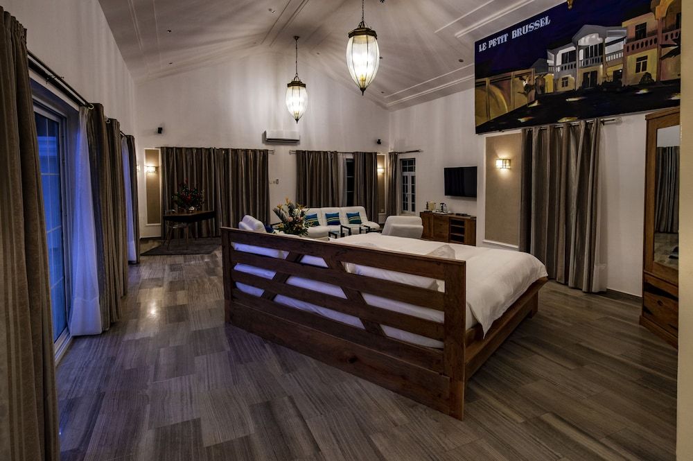 Hotel Petit Brussel Deluxe Suite, 1 King Bed, Non Smoking 3