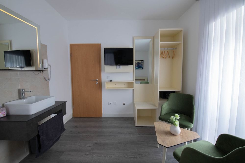 Heidepension Twin Room (4) 4