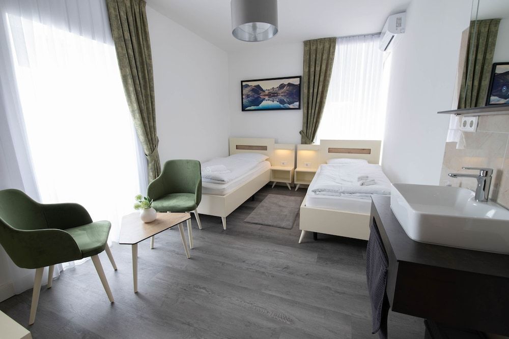 Heidepension Twin Room (4)