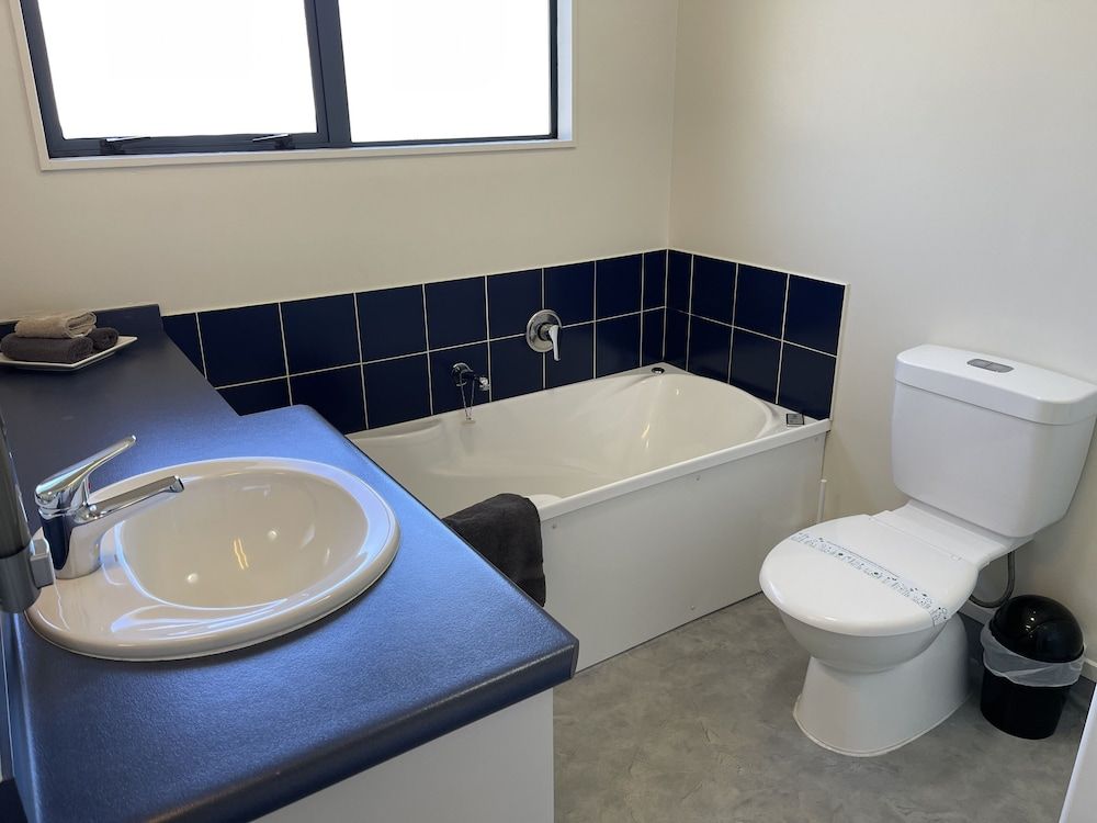 Bassingers Motor Lodge One Bedroom 4