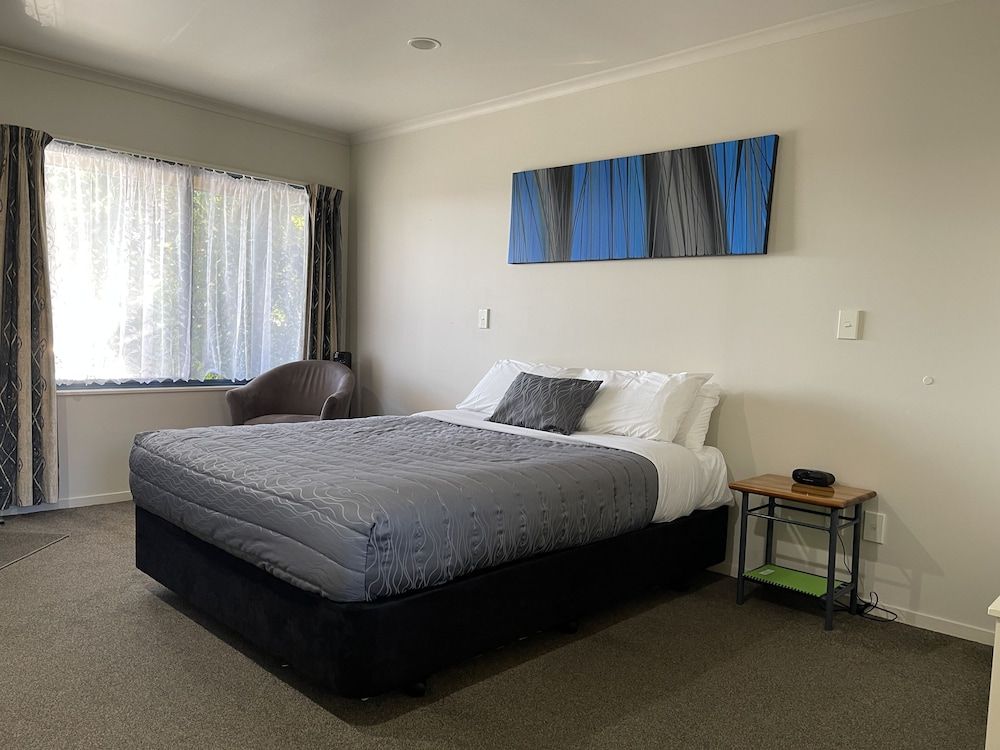 Bassingers Motor Lodge Studio 2