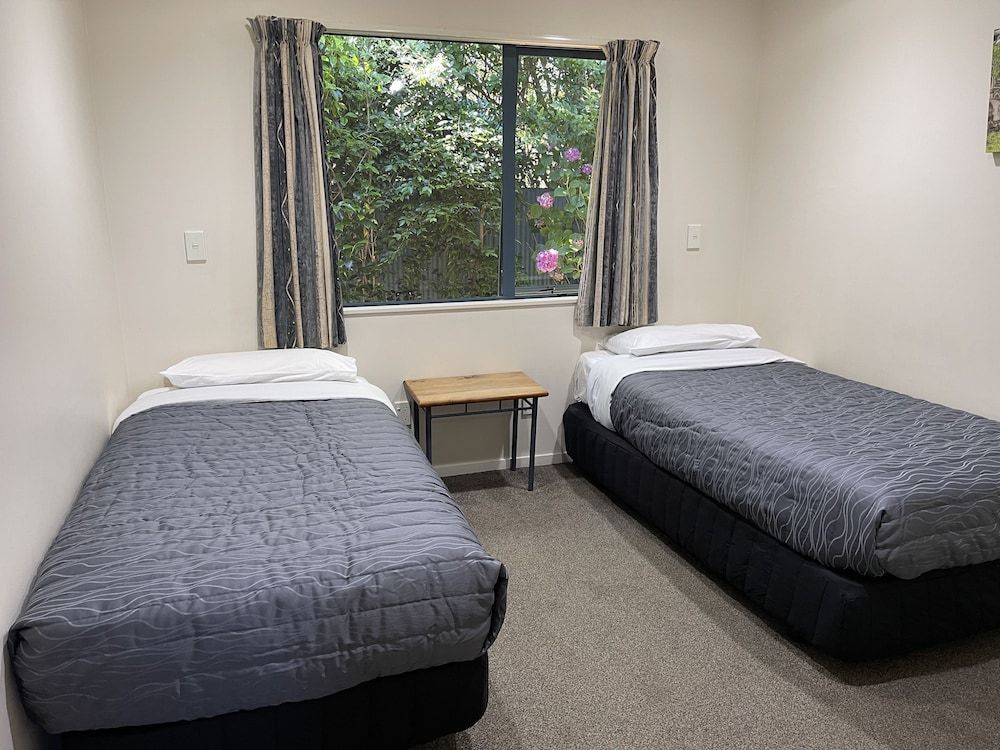 Bassingers Motor Lodge Two Bedroom