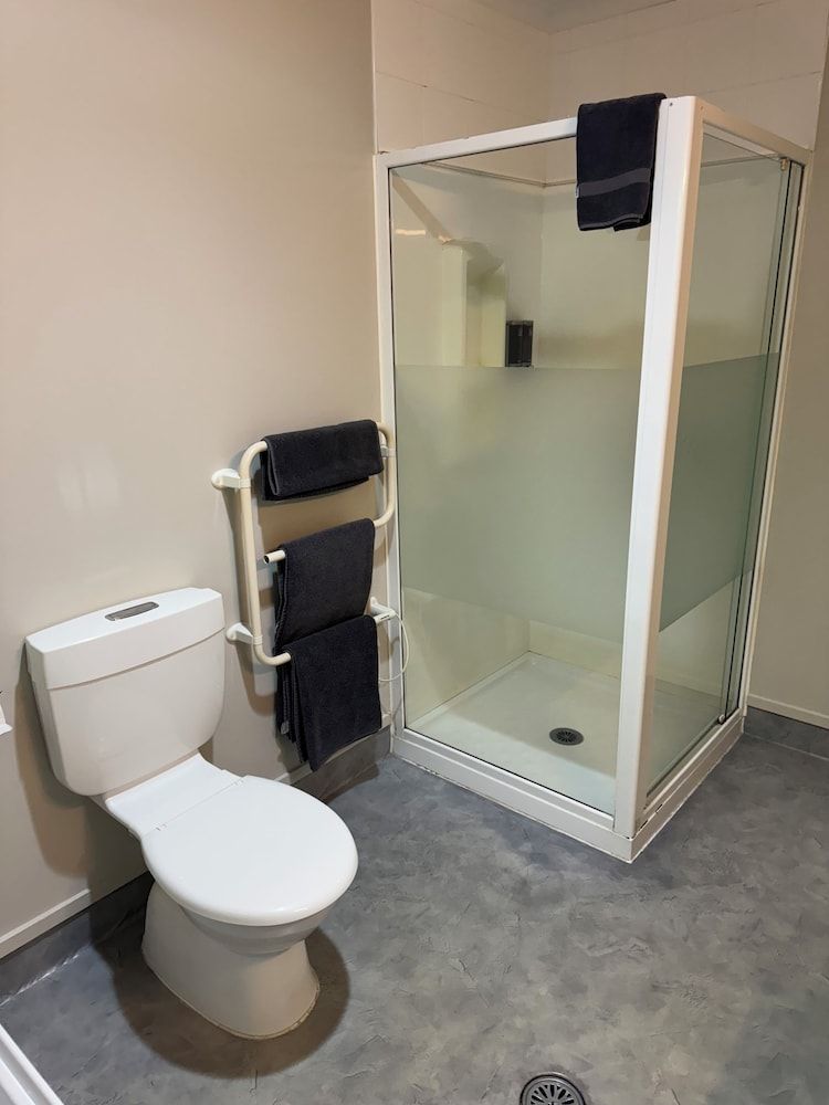 Bassingers Motor Lodge Two Bedroom 4