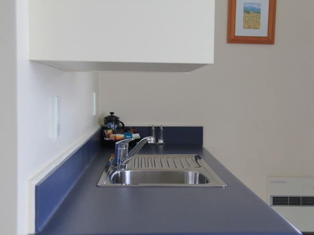 Bassingers Motor Lodge Studio 6