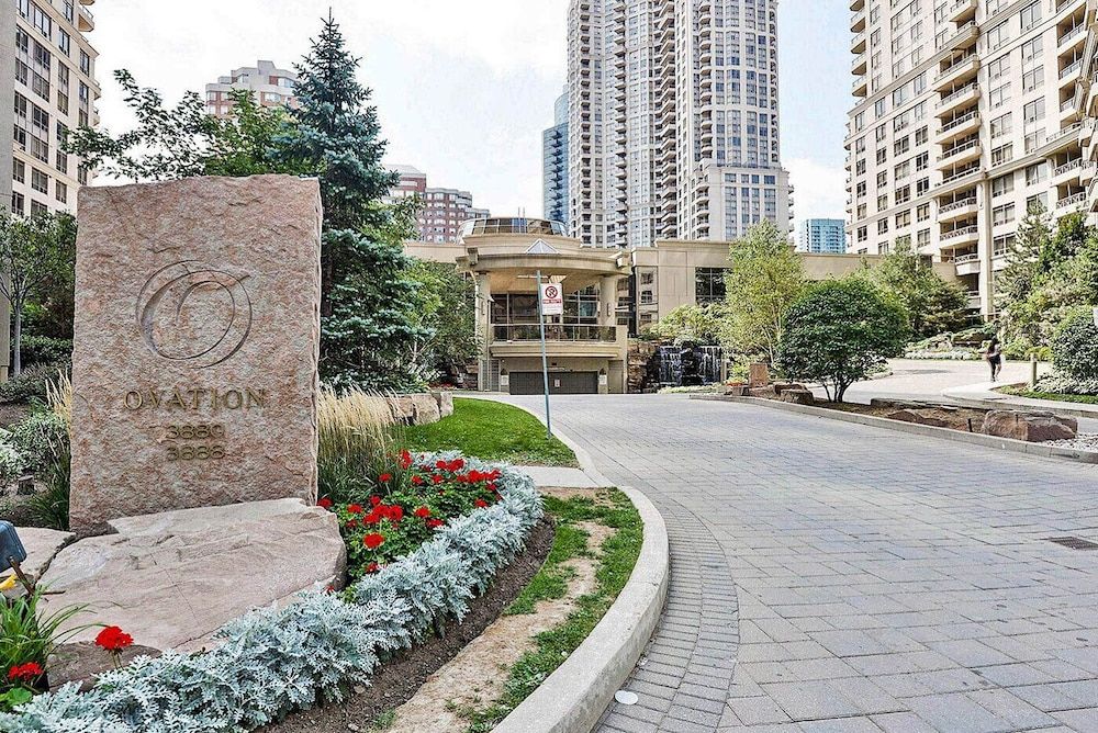 undefined PlanURstay - Mississauga Downtown Square One 3