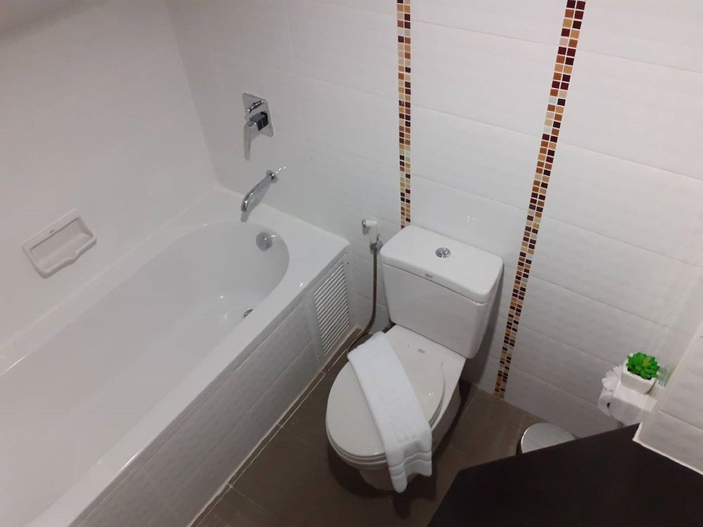 The Greenery Central Suites Superior Room, 1 King Bed 6