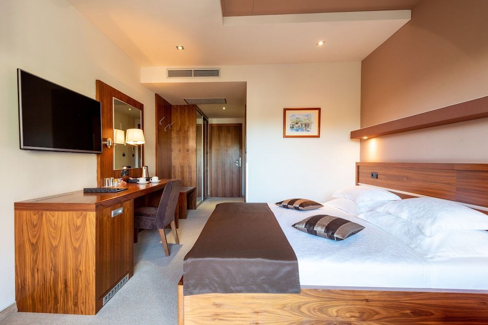 Hotel Plaza Omis Double Room, Balcony, Sea View 3