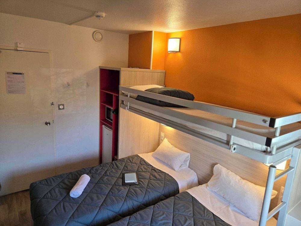 Premiere Classe Lyon Beynost Standard Room, Multiple Beds (Shared bathroom)