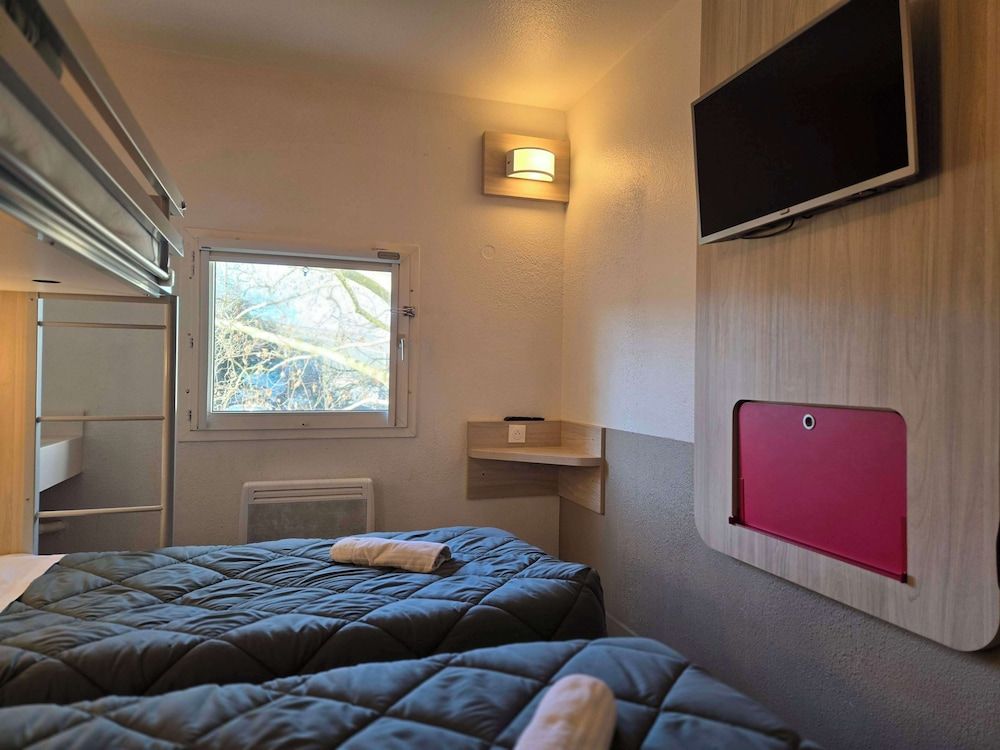 Premiere Classe Lyon Beynost Standard Room, Multiple Beds (Shared bathroom) 3